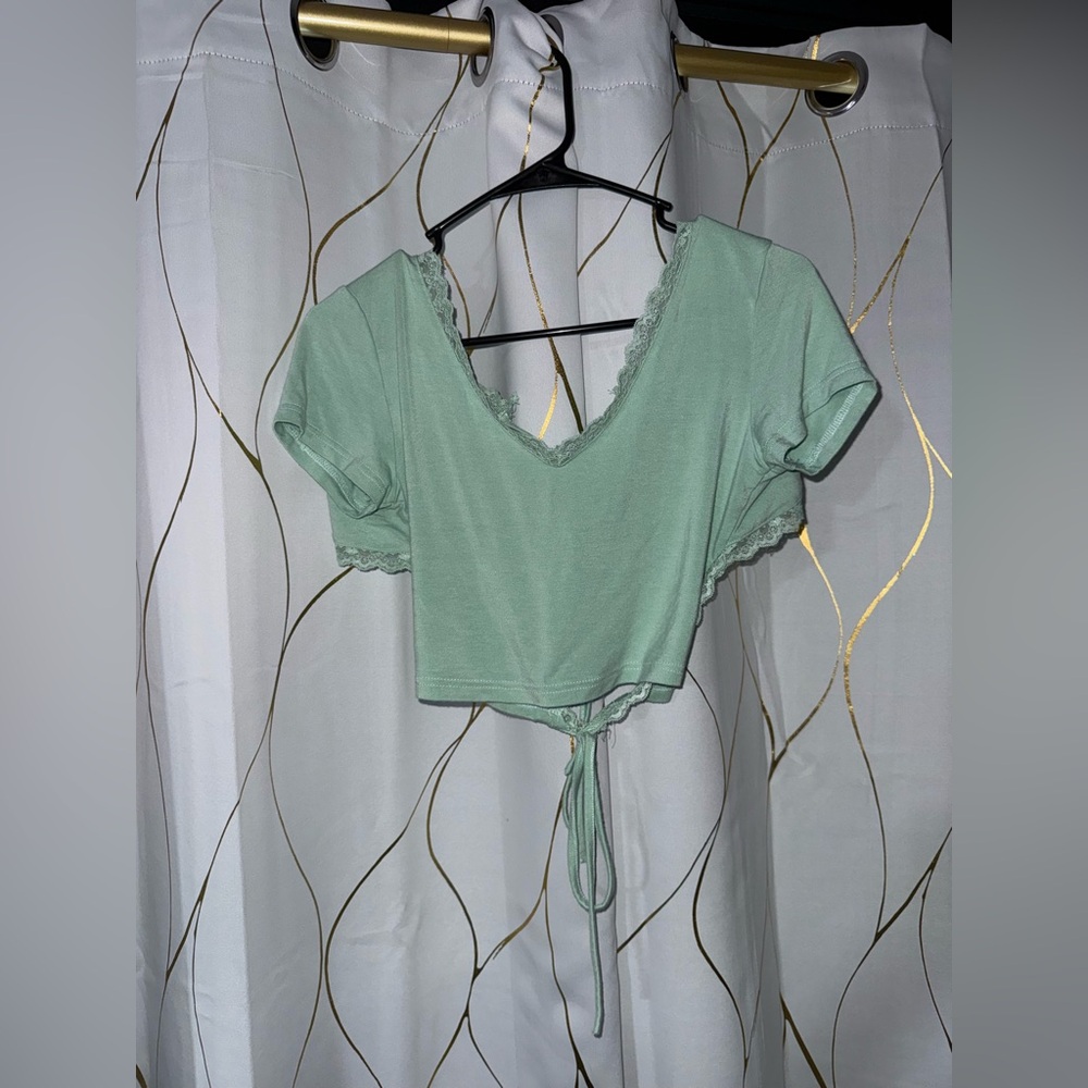 Green cropped shirt